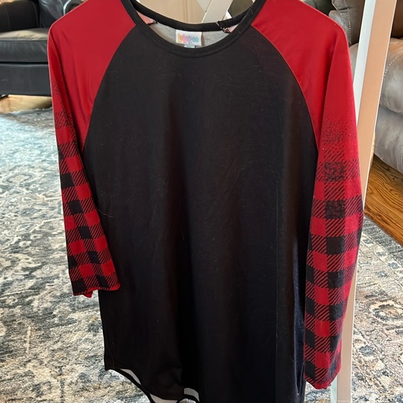 LuLaRoe Tops - Lularoe 2XL Tunic Black with Red/Black Sleeves